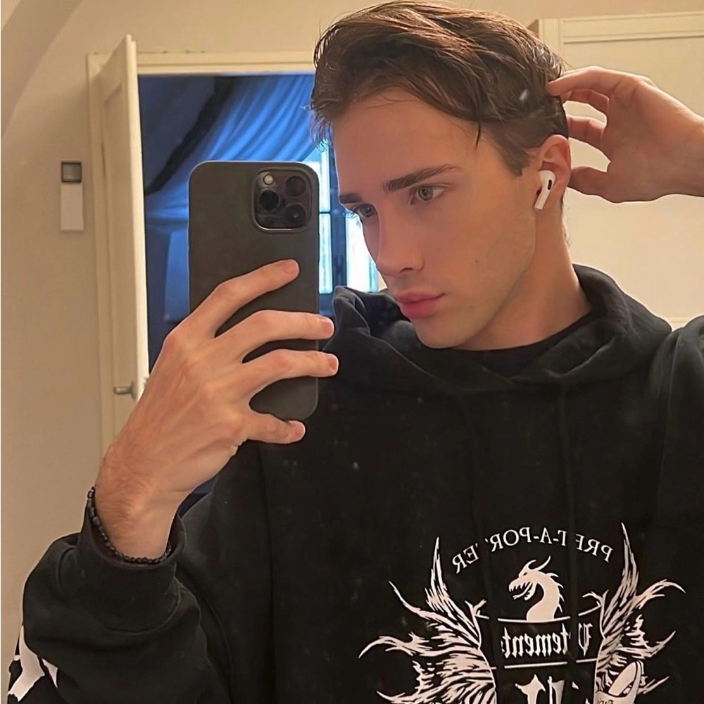 instagram: @chandlerdburke